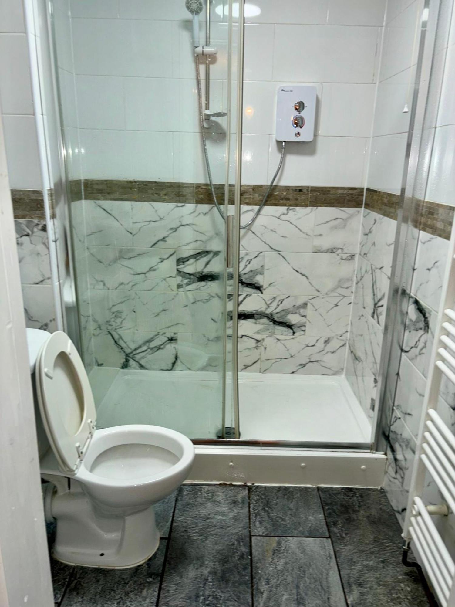 מלון דאדלי Stainless Guests House מראה חיצוני תמונה