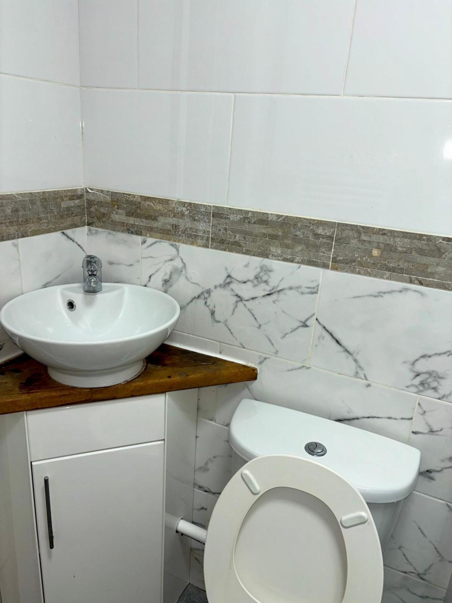 מלון דאדלי Stainless Guests House מראה חיצוני תמונה