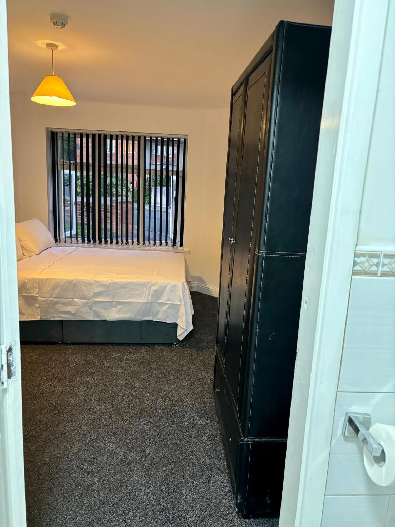 מלון דאדלי Stainless Guests House מראה חיצוני תמונה