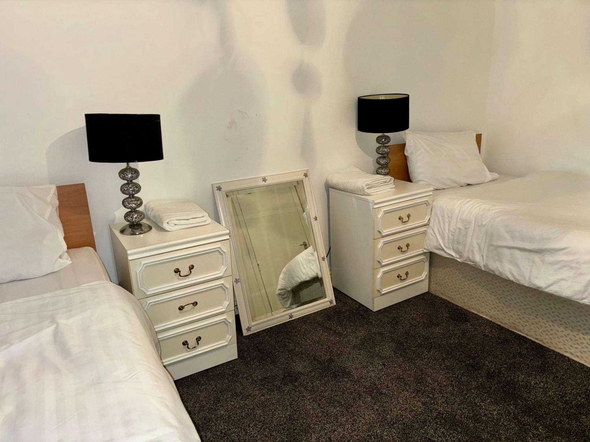 מלון דאדלי Stainless Guests House מראה חיצוני תמונה